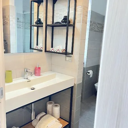 Lägenhet Smart Station Design Apartment Central *