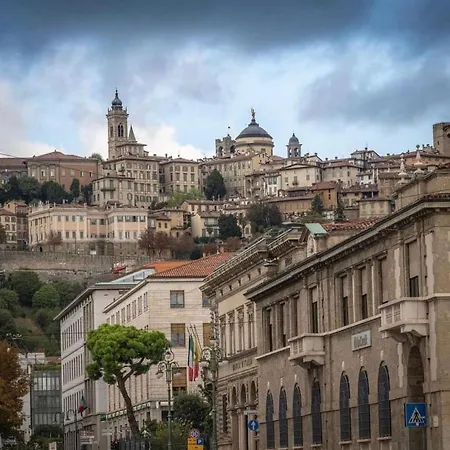 Lägenhet Smart Station Design Apartment Central