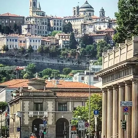 Lägenhet Smart Station Design Apartment Central *