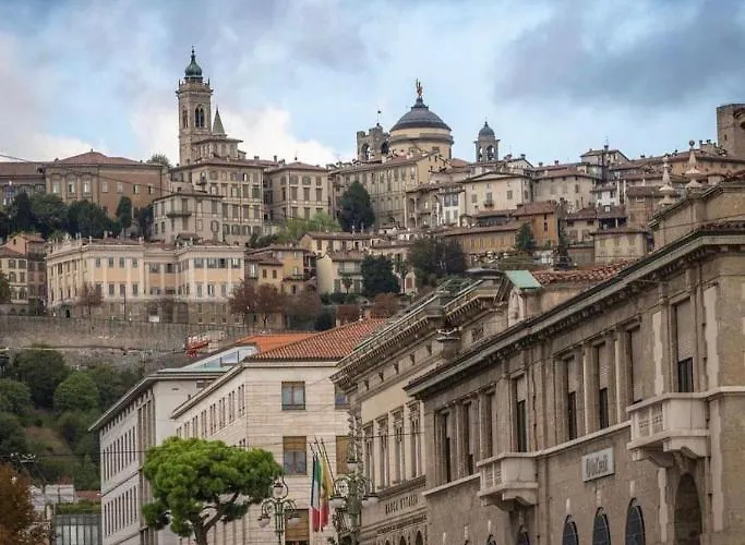 Апартаменти Smart-apartment Station-free Parking