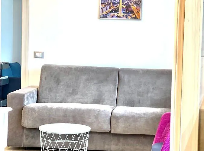 Апартаменти Smart-apartment Station-free Parking